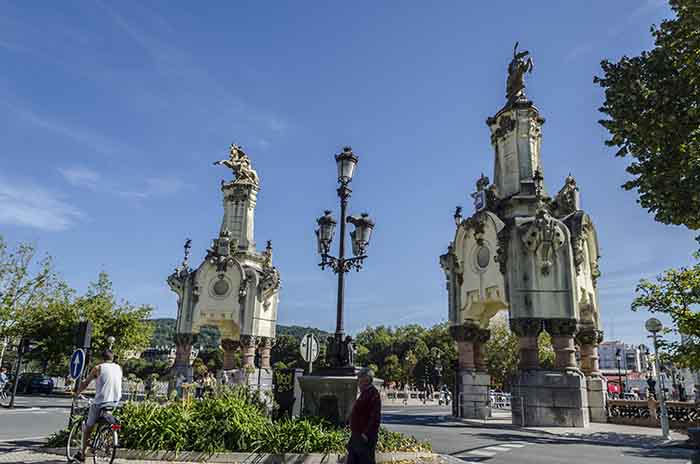 Guipúzcoa - San Sebastián 079 - puente de MarÍa Cristina.jpg